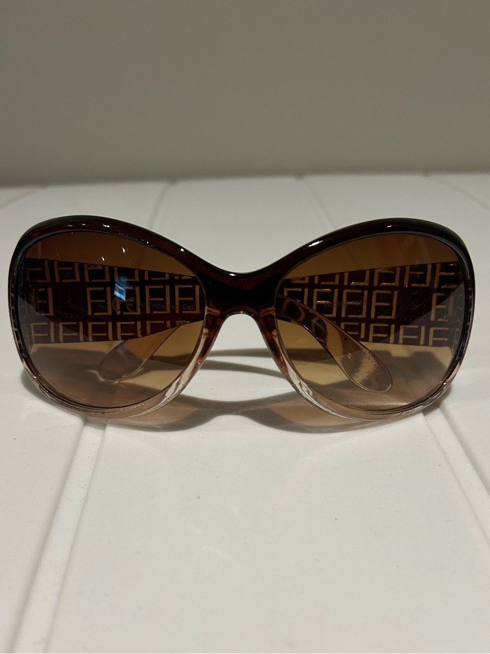Fendi Imitation Brown Gradient Oversized Women’s Sunglasses with FF Temple Print